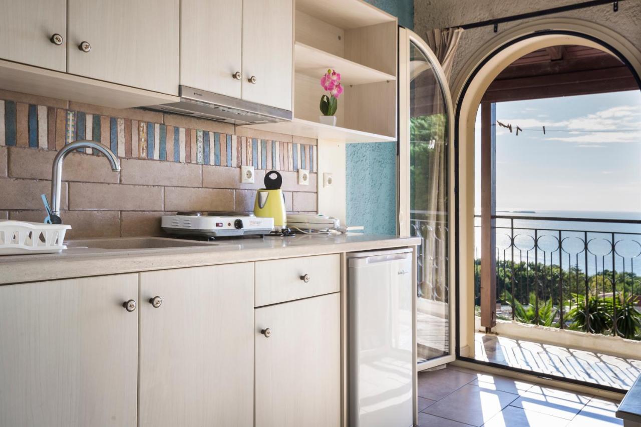 Irilena Studios And Apartments Ласси Экстерьер фото